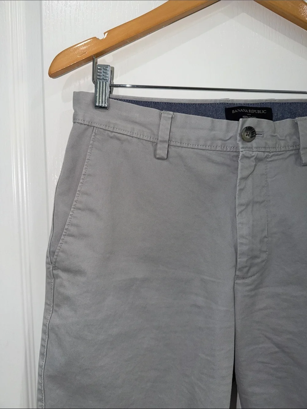 Banana Republic Aiden Light Gray Men's Flat Front Chino Shorts size 30”